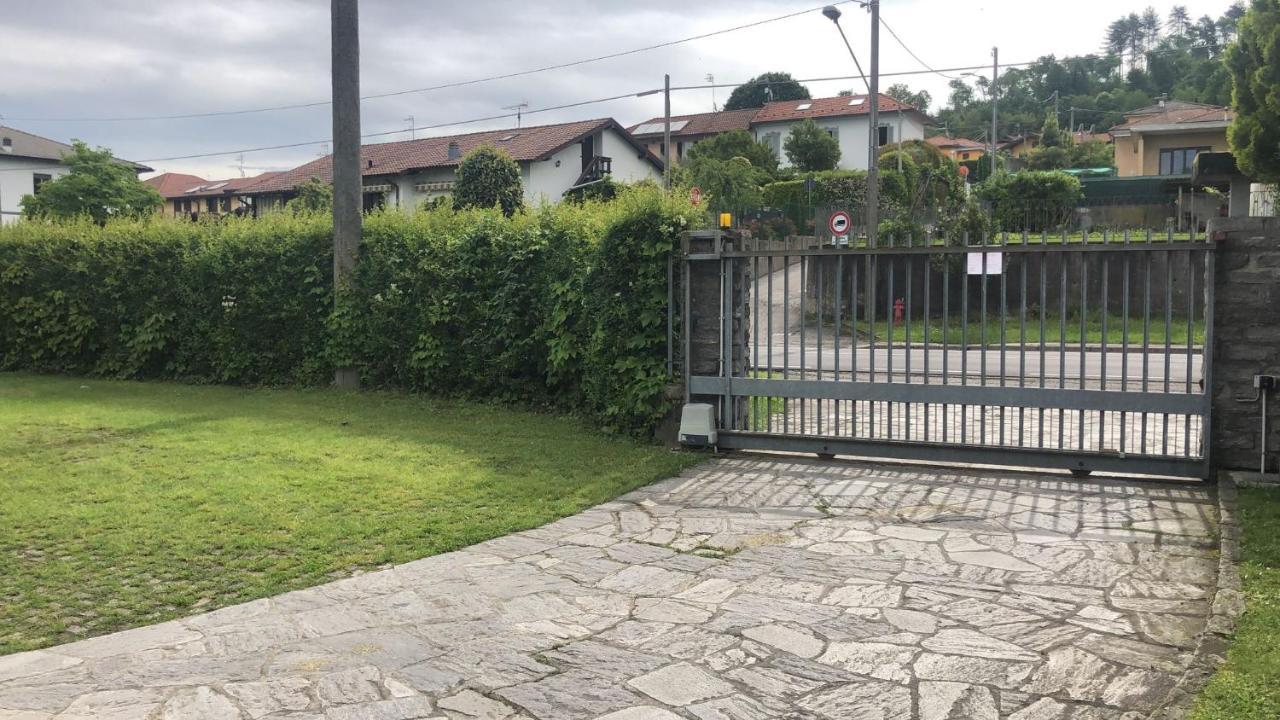 Casa Gaiani Villetta In Riva Al Lago Vista Mozzafiato Varano Borghi Kültér fotó