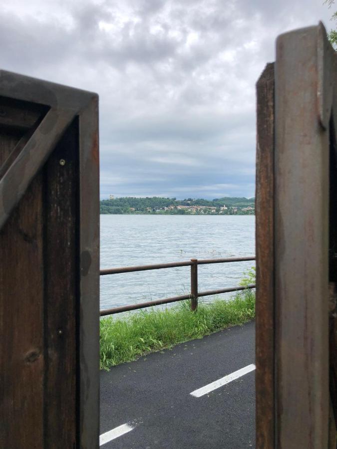 Casa Gaiani Villetta In Riva Al Lago Vista Mozzafiato Varano Borghi Kültér fotó