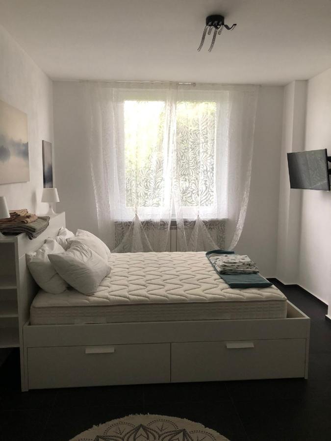 Casa Gaiani Villetta In Riva Al Lago Vista Mozzafiato Varano Borghi Kültér fotó