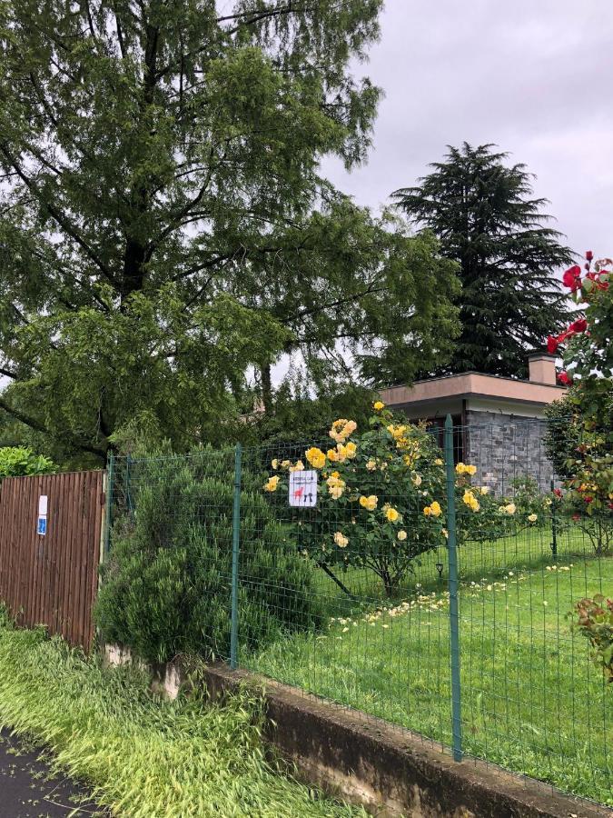 Casa Gaiani Villetta In Riva Al Lago Vista Mozzafiato Varano Borghi Kültér fotó