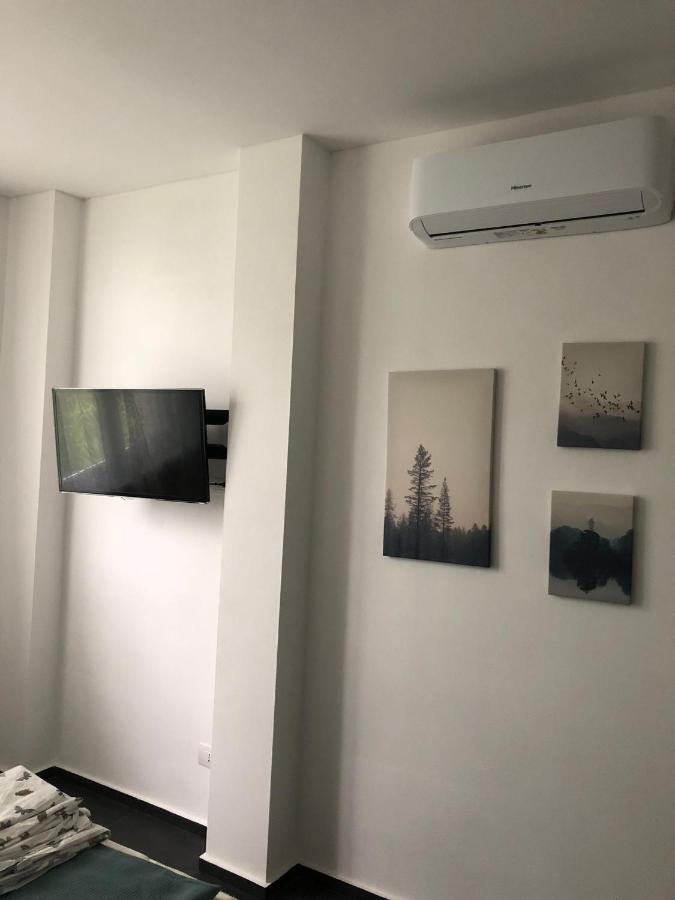 Casa Gaiani Villetta In Riva Al Lago Vista Mozzafiato Varano Borghi Kültér fotó