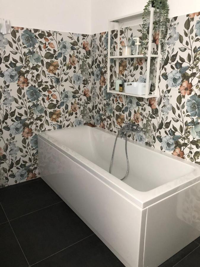 Casa Gaiani Villetta In Riva Al Lago Vista Mozzafiato Varano Borghi Kültér fotó
