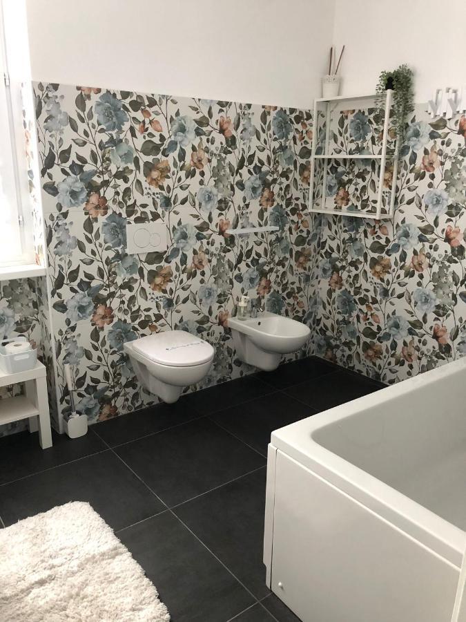 Casa Gaiani Villetta In Riva Al Lago Vista Mozzafiato Varano Borghi Kültér fotó